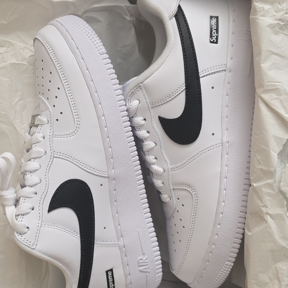 Supreme x Nike Air Force 1 Low "White Black" - Picture 8 of 14